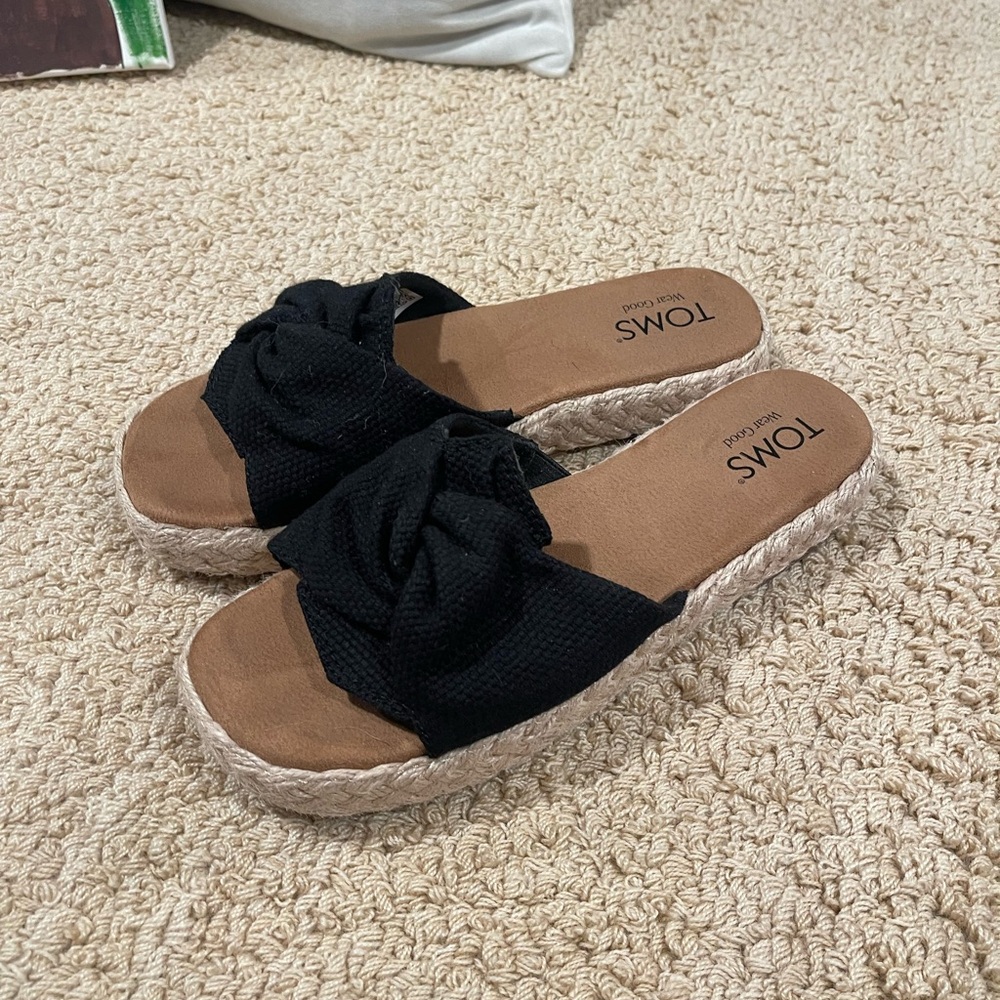 TOMS Women's Black and Tan Espadrille Sandals